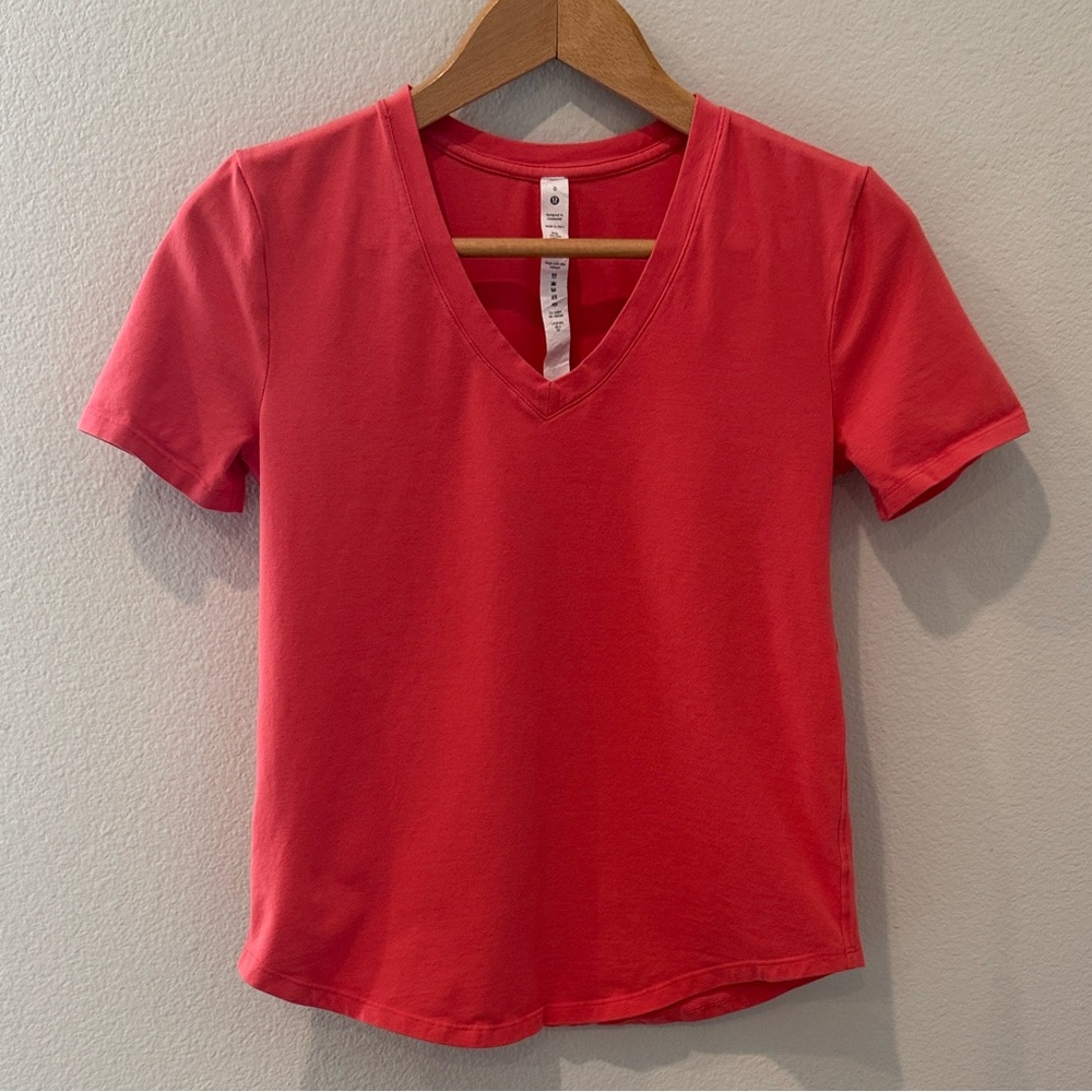 Lululemon Love V-Neck T-Shirt‎ Pink Coral Women’s Size 0